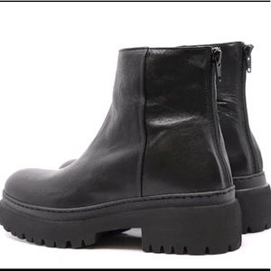 Gidigio Black leather chunky boots Sz 37